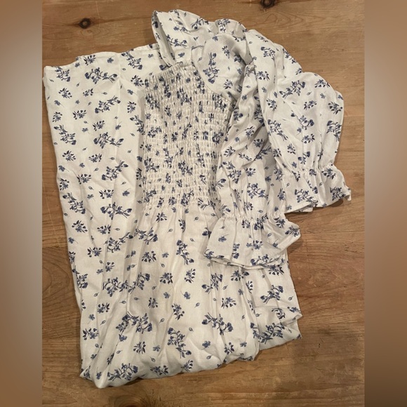 House of Harlow Blue White Floral Linen Smocked Dress Prairie Boho Feminine M - Picture 2 of 9